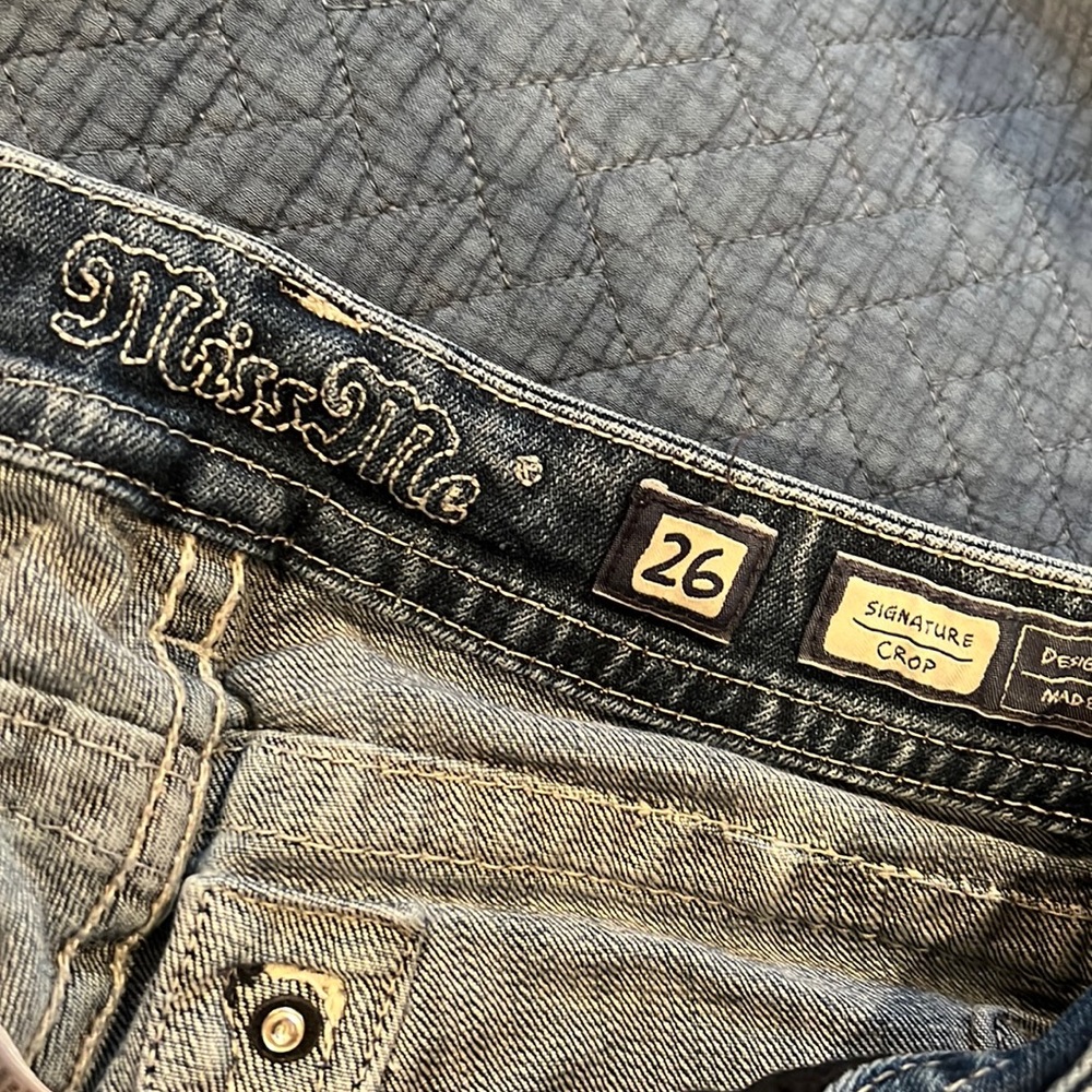 Miss me capris size 26 signature crop inseam 24 inches waist 26 inches